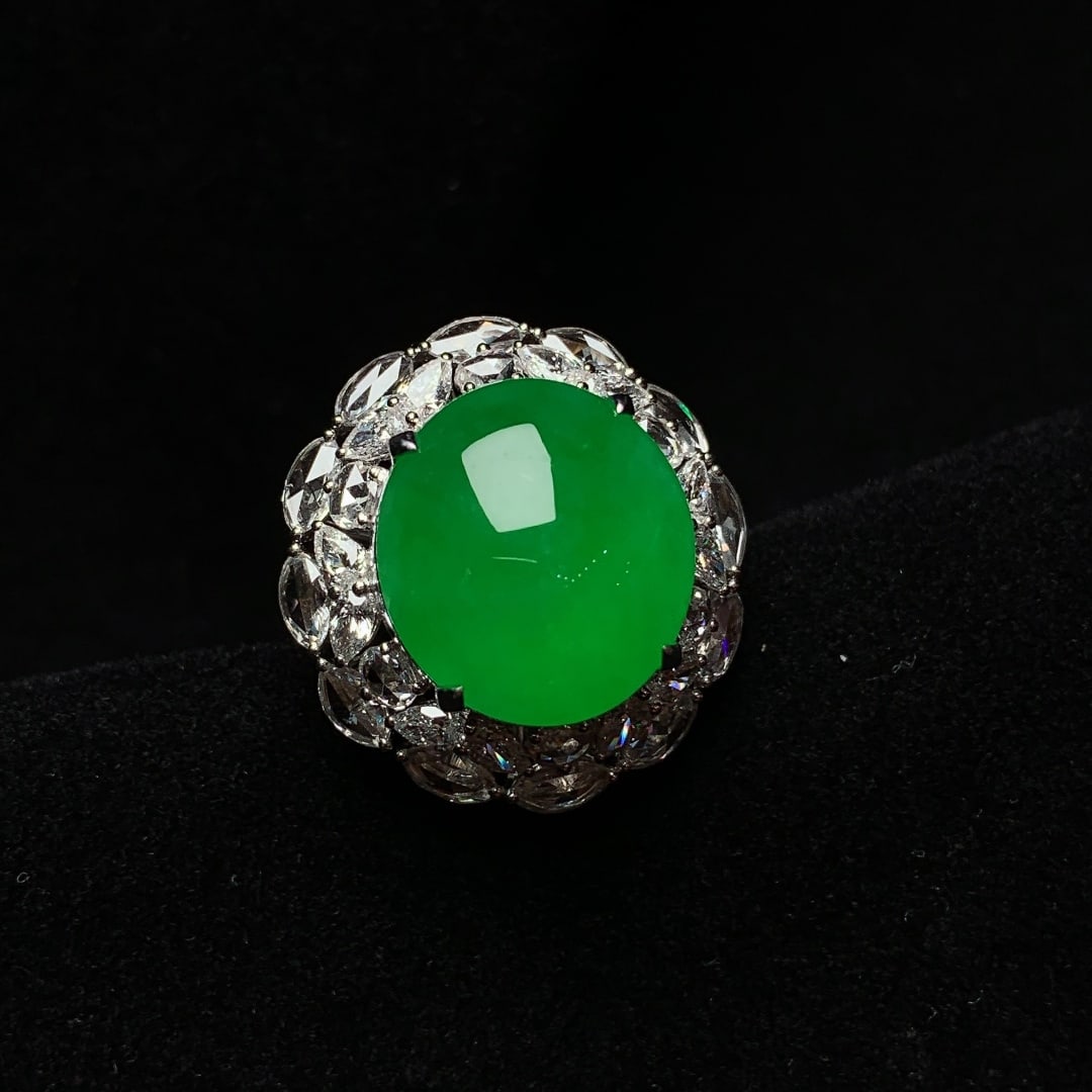 An Exquisite Jadeite Ring - 2