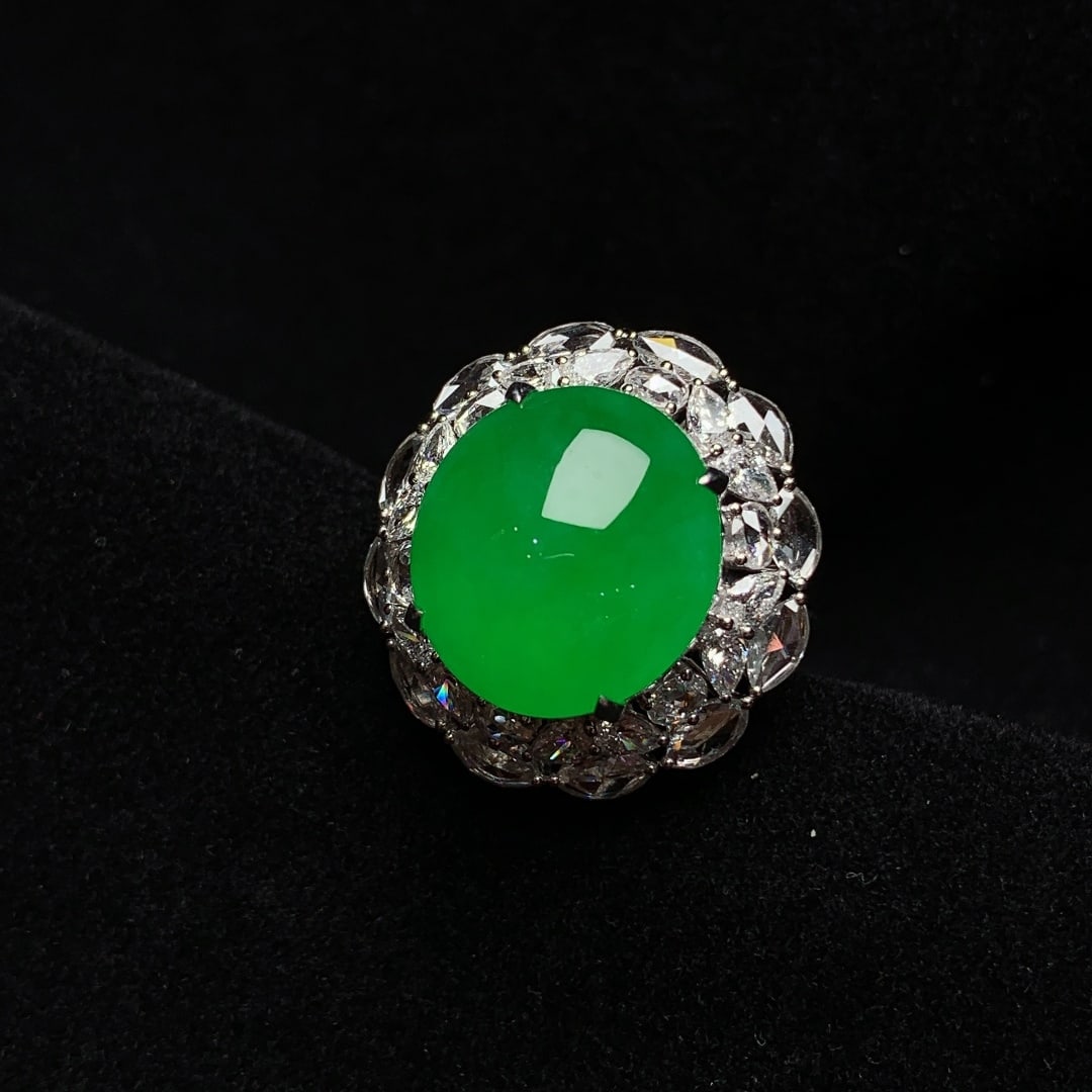 An Exquisite Jadeite Ring - 3