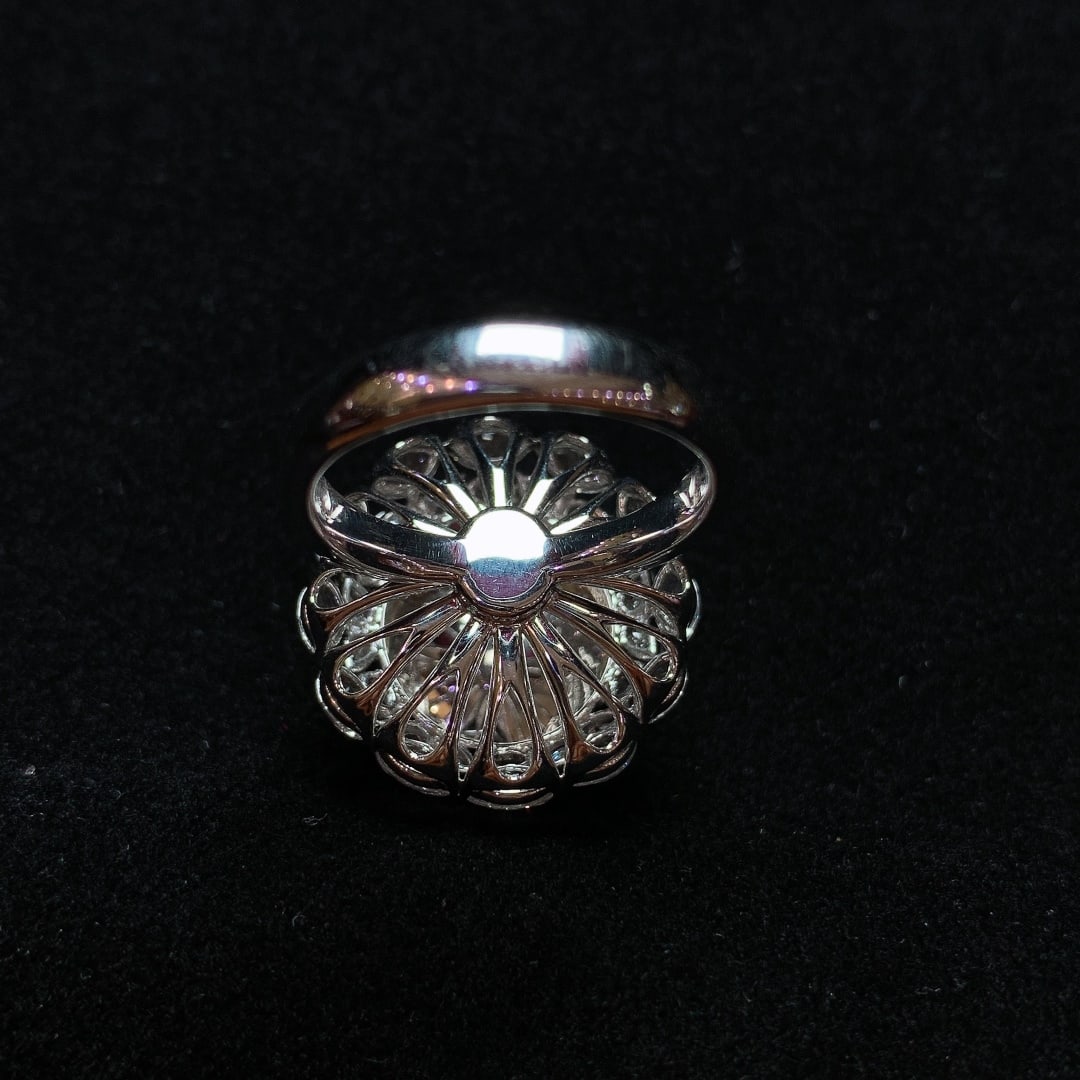 An Exquisite Jadeite Ring - 4