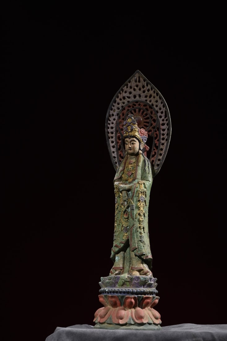 An Exquisite Bronze Painted Color Statue of Avalokitesvara Ornament: An Exquisite Bronze Painted Color Statue of Avalokitesvara Ornament,Ming Dynasty, China,Size:16.1inx4.3inx4.3in,Weight:2985g