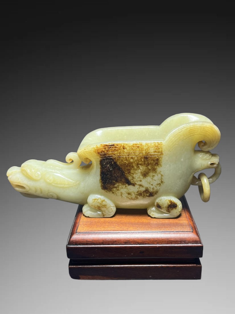 An Exquisite Hotan Jade Auspicious Beast Goblet: An Exquisite Hotan Jade Auspicious Beast Goblet,Han Dynasty, China,Size:5.5inx1.5inx2.3in,Weight:291g 和田玉瑞兽爵杯,中国汉代