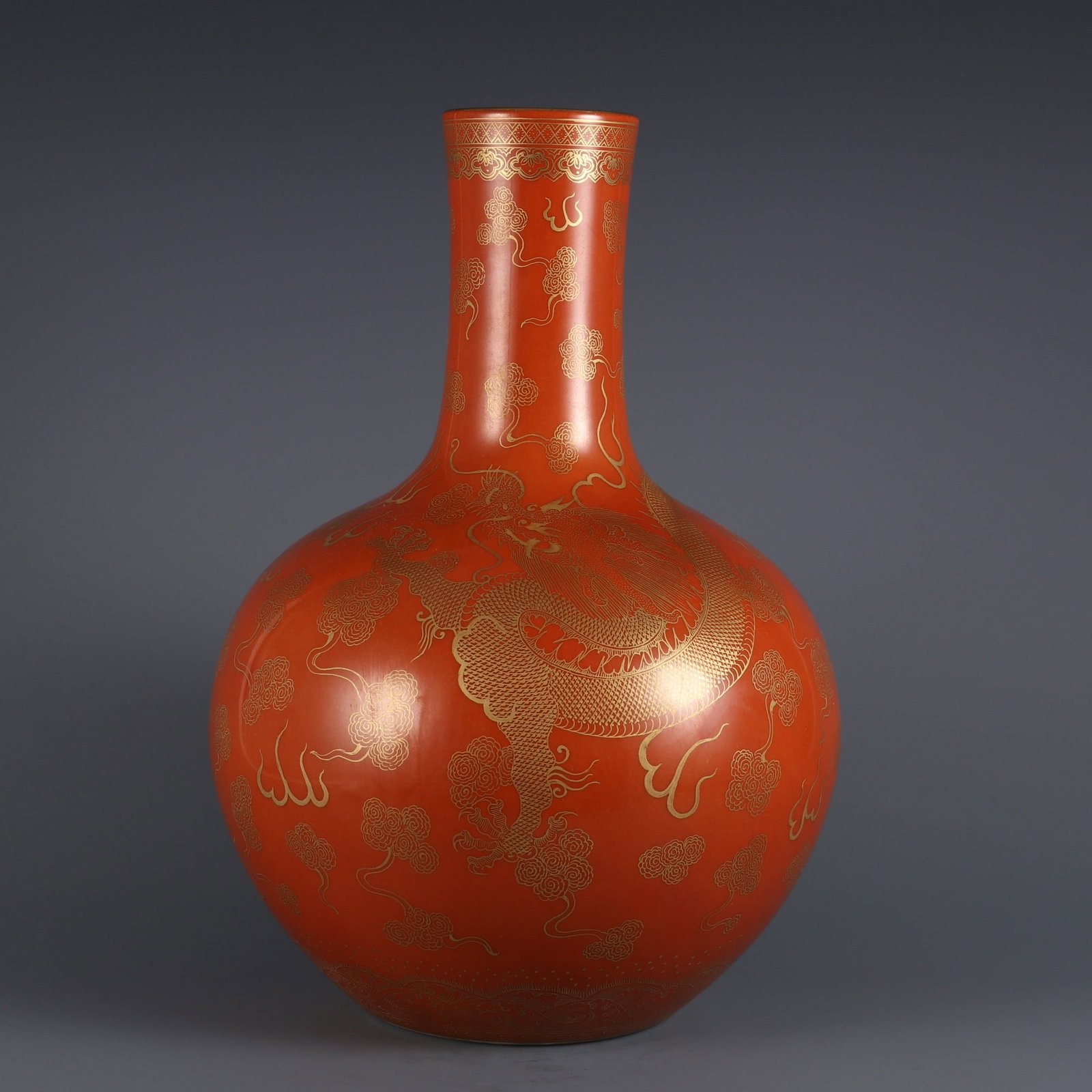 An Exquisite Iron-Red Painted Gold Dragon Pattern Vase: An Exquisite Iron-Red Painted Gold Dragon Pattern Vase,Qing Dynasty, China,Qianlong Six-character Mark,Size:14.3inx3in