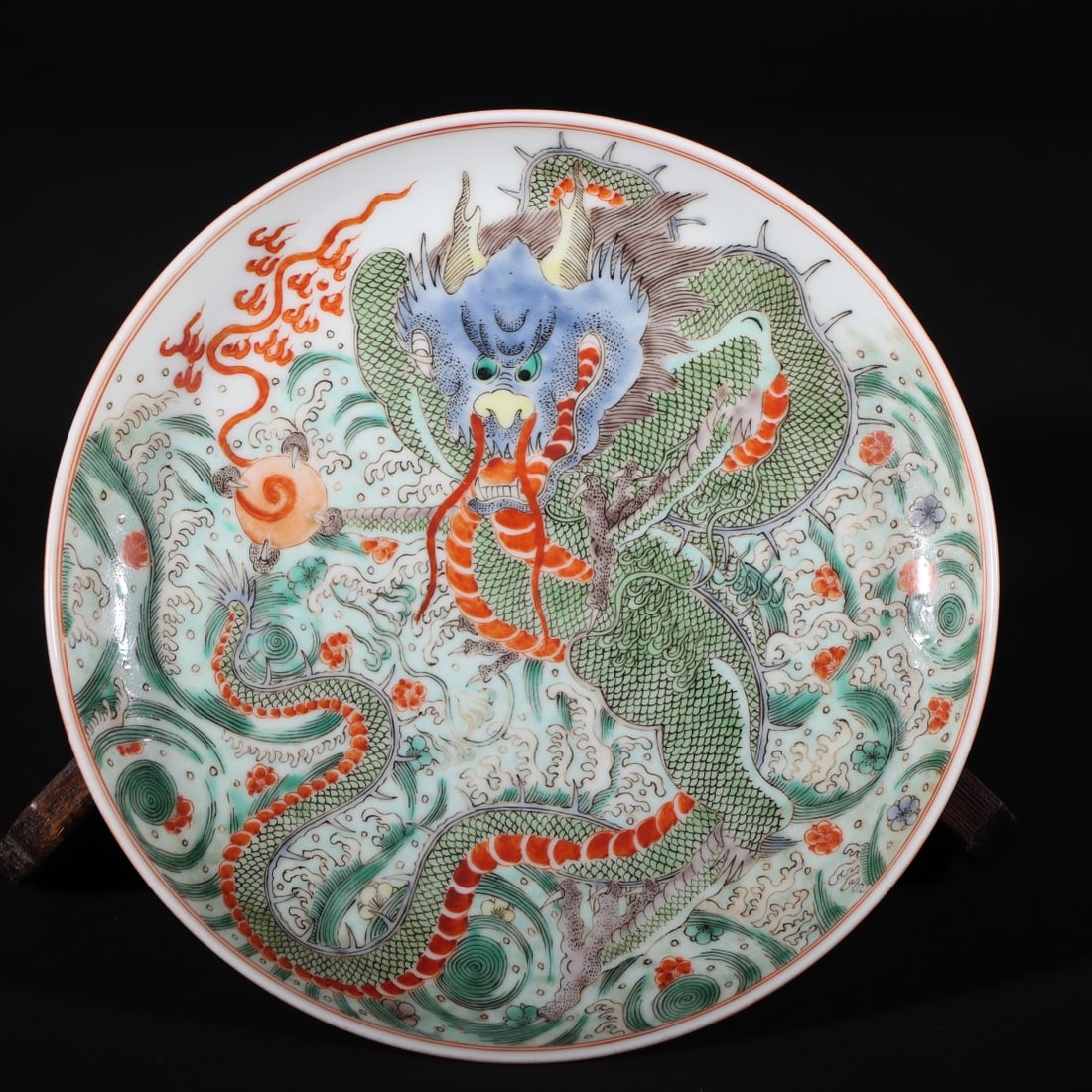An Exquisite Wucai Dragon Pattern Plate (1 of 9)