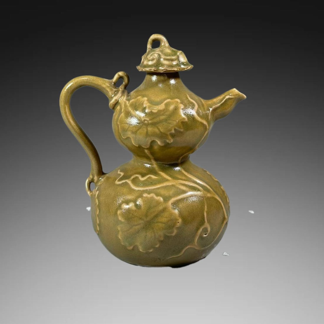 An Exquisite Flambe Glazed Gourd Teapot: An Exquisite Flambe Glazed Gourd Teapot,Ming Dynasty, China,Size:5.9inx4.5in 窑变釉葫芦壶,中国明代