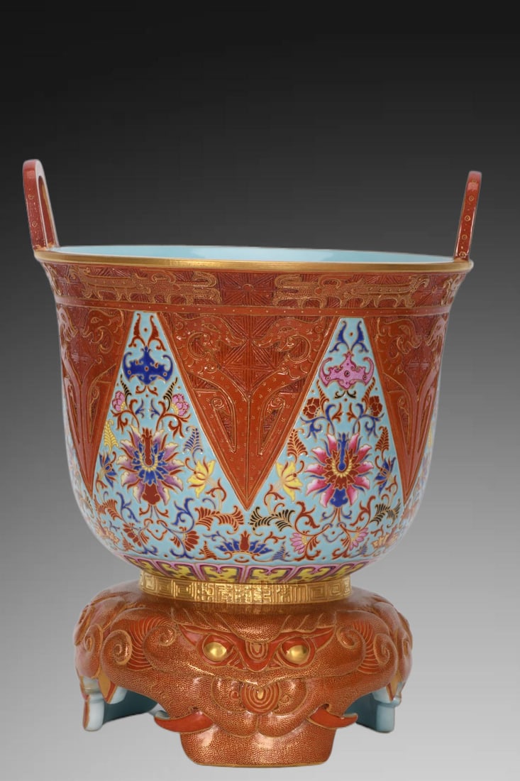 An Exquisite Enamel Painted Gold Flower Pattern Double-Ears Censer: An Exquisite Enamel Painted Gold Flower Pattern Double-Ears Censer,Qing Dynasty, China,Qianlong Six-character Mark,Size:11.2inx8.5inx8.9inx6.3in 珐琅彩描金花卉