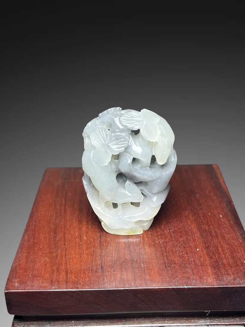 An Exquisite Hotan Jade Deer Decoration: An Exquisite Hotan Jade Deer Decoration,Qing Dynasty, China,Size:1.7inx0.8inx1.3in,Weight:32g 和田玉鹿帽顶,中国清代