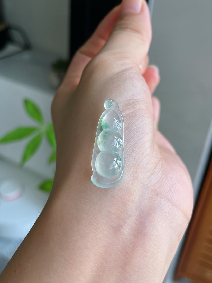 An Exquisite Jadeite Fortune Bean Loose Stone (1 of 4)