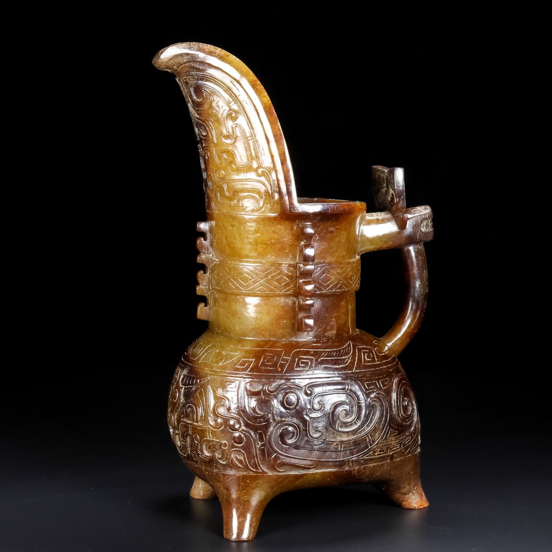 An Exquisite Hotan Jade Tripod Ewer: An Exquisite Hotan Jade Tripod Ewer,Han Dynasty, China,Size:4.9inx3.5inx8.3in,Weight:1054g 和田玉三足壶,中国汉代