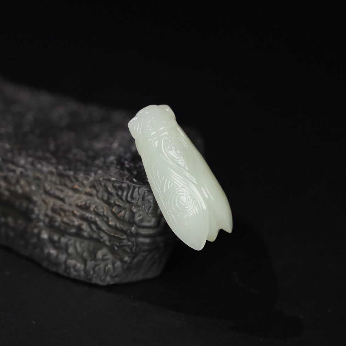 An Exquisite Hotan Jade Cicada Ornament: An Exquisite Hotan Jade Cicada Ornament,Qing Dynasty, China,Size:1.7inx0.8inx0.5in,Weight:13.5g 和田玉蝉摆件,中国清代
