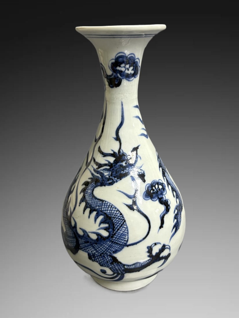An Exquisite Blue and White Dragon Pattern Vase (1 of 9)