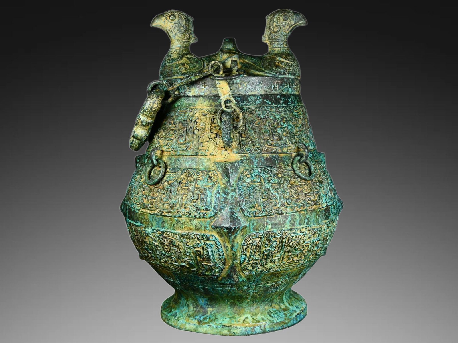 An Exquisite Bronze Dragon Knob Jar: An Exquisite Bronze Dragon Knob Jar,Ancient Time, China,Size:13.8inx10.2in ,Weight:4900g 青铜龙钮罐,远古时期