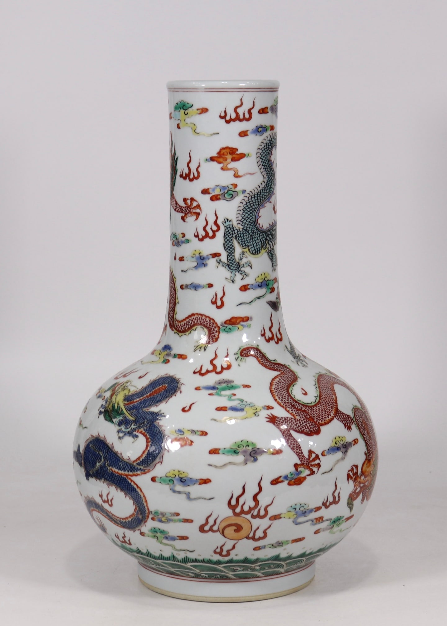 An Exquisite Wucai Dragon Pattern Vase - 2