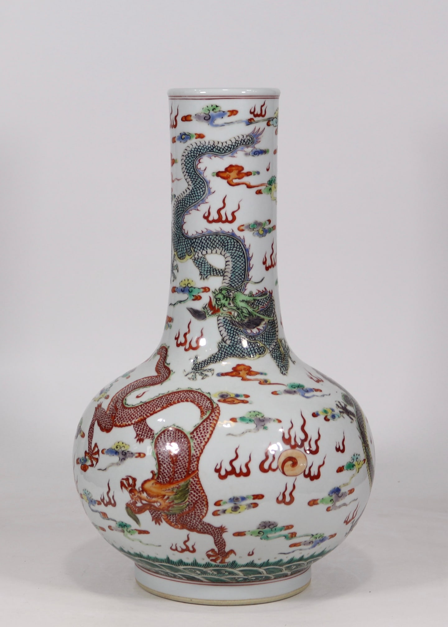 An Exquisite Wucai Dragon Pattern Vase - 3