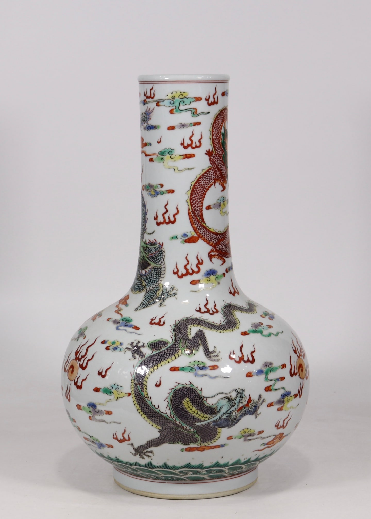 An Exquisite Wucai Dragon Pattern Vase - 4