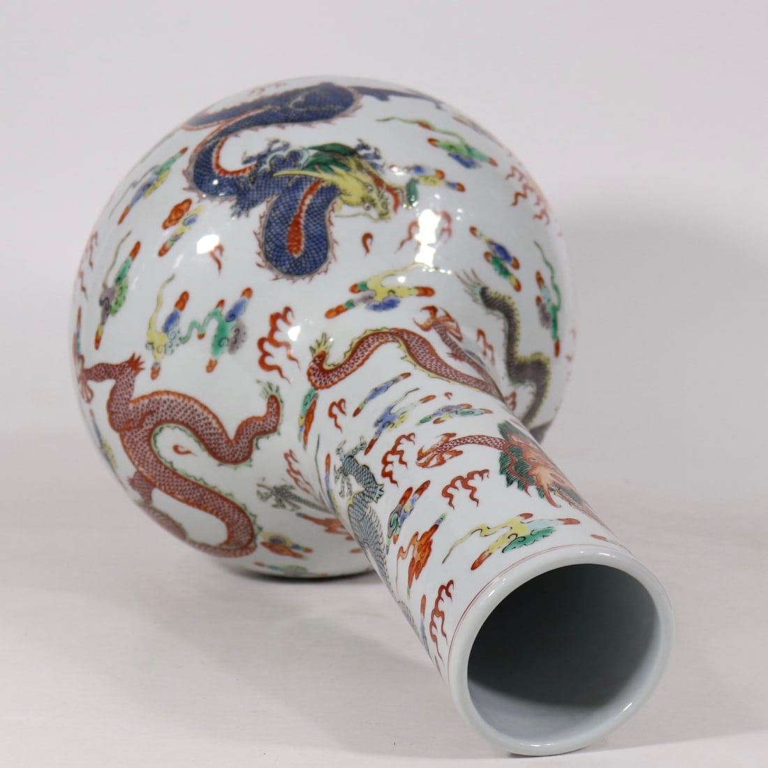 An Exquisite Wucai Dragon Pattern Vase - 8
