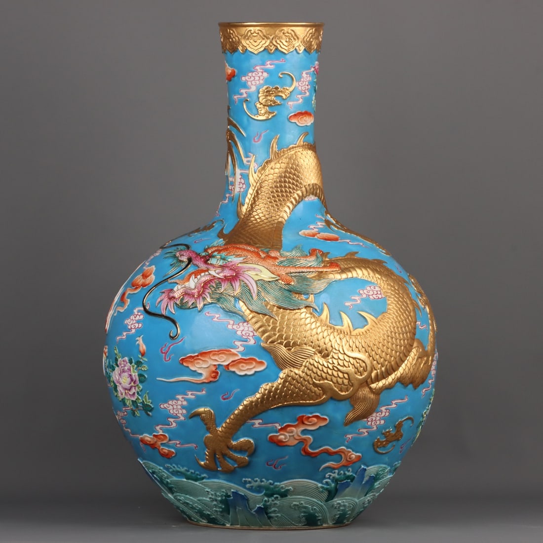 An Exquisite Enamel Gilt Dragon Pattern Vase: An Exquisite Enamel Gilt Dragon Pattern Vase,Qing Dynasty, China,Qianlong Six-character Mark,Size:22.8inx13.8in