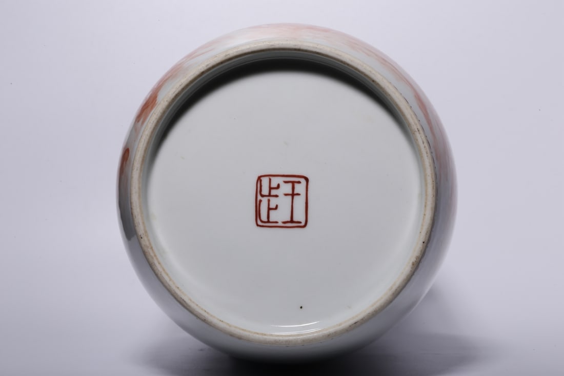 An Exquisite Iron-Red Arhat Pattern Vase - 7