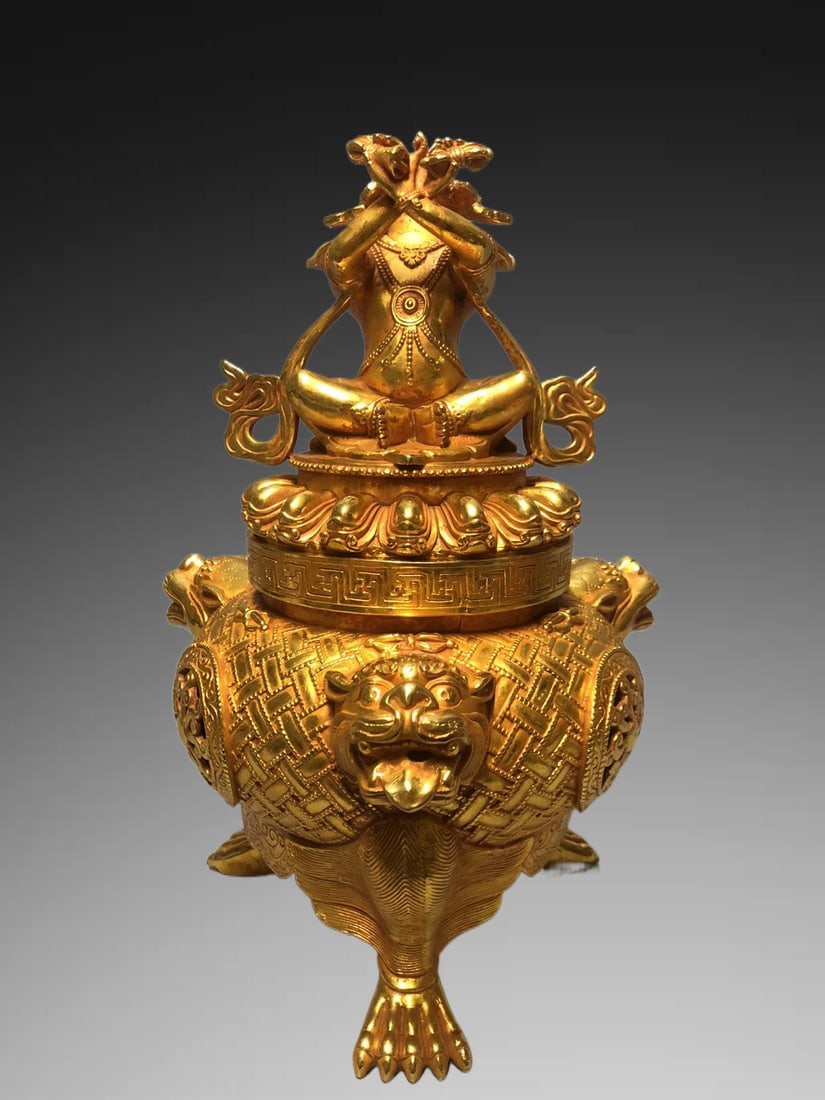An Exquisite Gilt Bronze Animal head Censer: An Exquisite Gilt Bronze Animal head Censer,Ming Dynasty, China,Size:13.8inx5.5inx9.8in,Weight:4550g 铜鎏金兽首炉,中国明代
