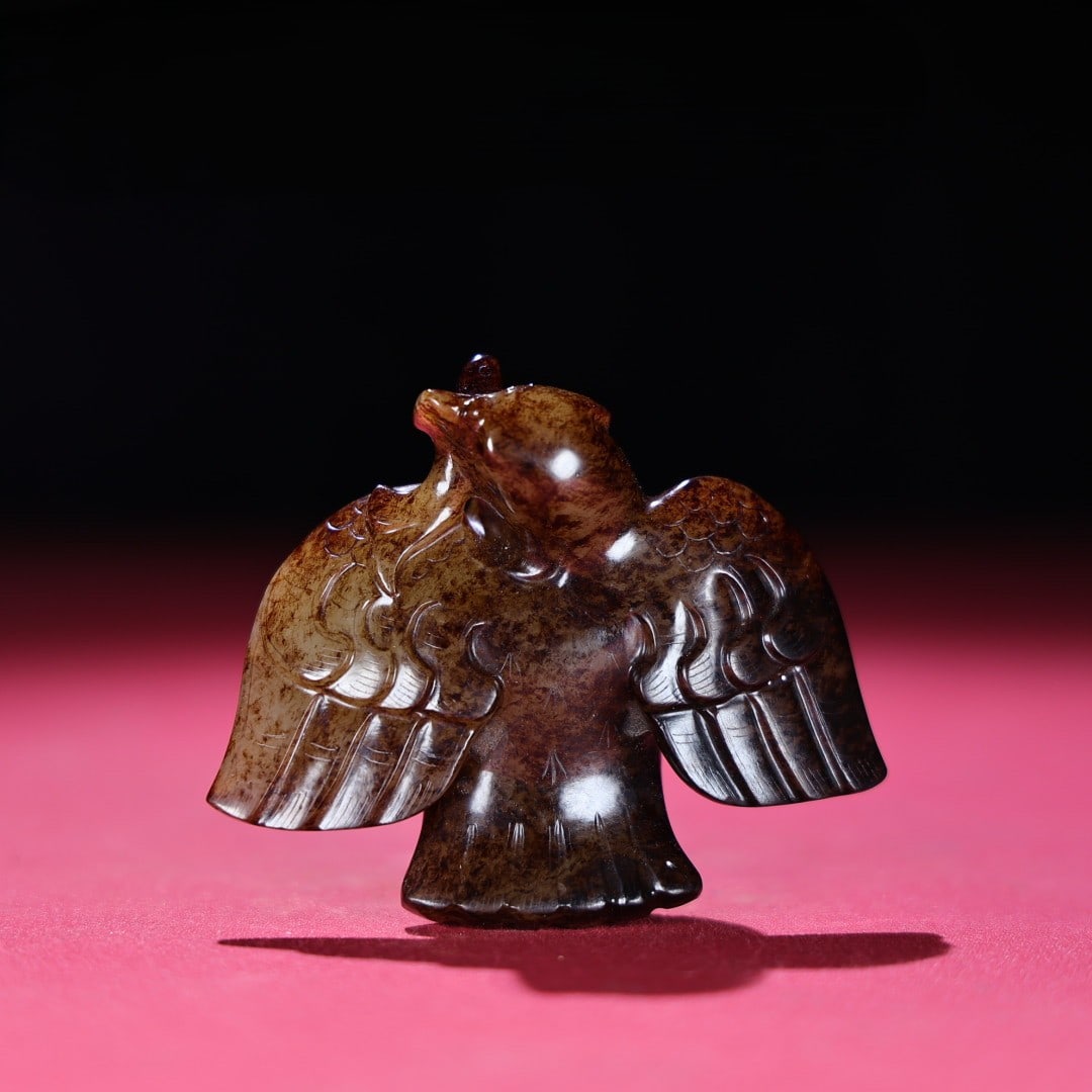 An Exquisite Hotan Jade Phoenix Bird Pendant: An Exquisite Hotan Jade Phoenix Bird Pendant,Han Dynasty, China,Size:2.6inx3.1inx1.5in,Weight:126g 和田玉凤鸟挂饰,中国汉代
