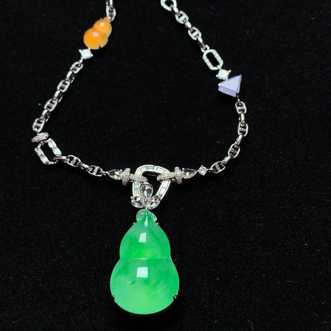 An Exquisite Jadeite Gourd Pendant: An Exquisite Jadeite Gourd Pendant,Size:1.1inx0.5inx0.4in,0.8inx0.5inx0.2in 翡翠冰绿葫芦吊坠