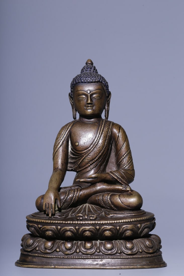 An Exquisite Coppery Buddha statue Ornament (1 of 9)