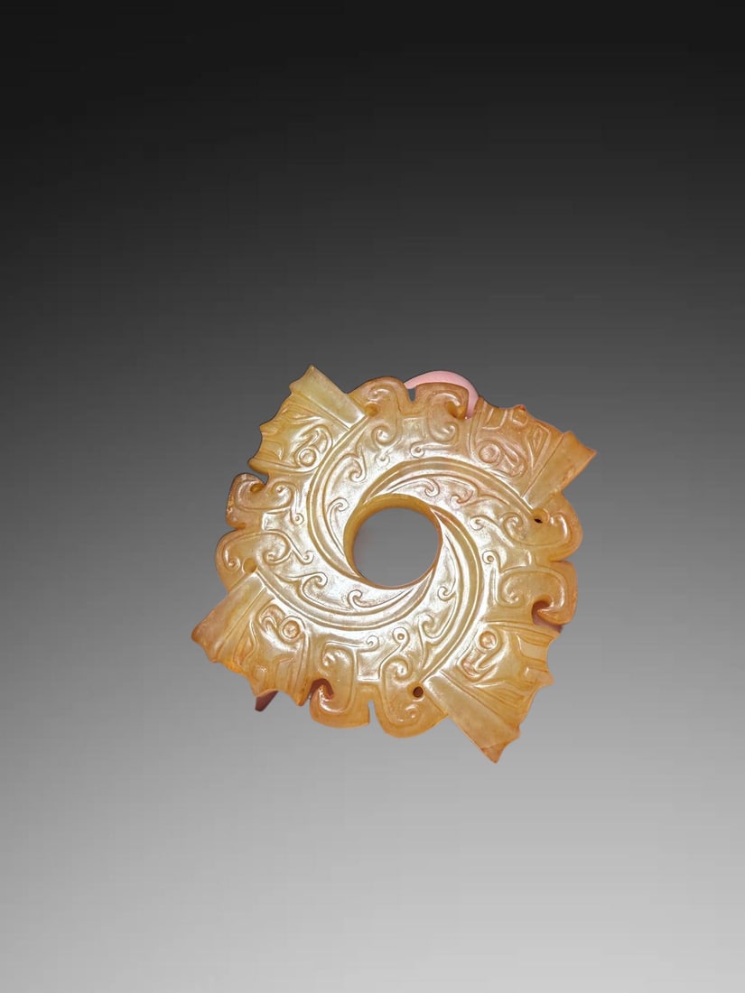 An Exquisite Gaogu Jade Human Face Pattern Handheld Carving: An Exquisite Gaogu Jade Human Face Pattern Handheld Carving,Ancient Time, China,Size:2in,Weight:45g 高古玉人面纹手把件,远古时