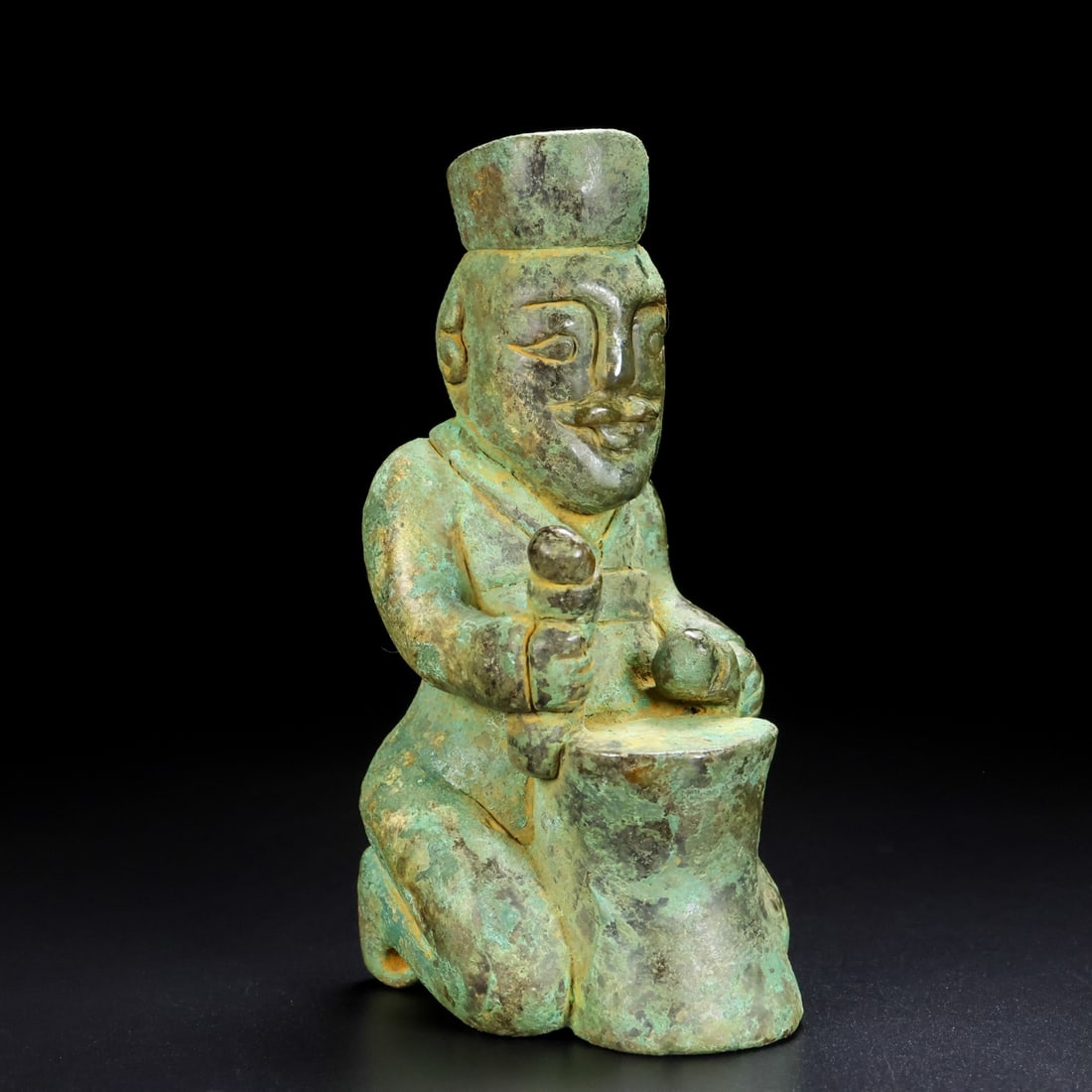 An Exquisite Hotan Jade Figures Ornament: An Exquisite Hotan Jade Figures Ornament,Han Dynasty, China,Size:2.4inx2inx4.3in,Weight:375g 和田玉人摆件,中国汉代