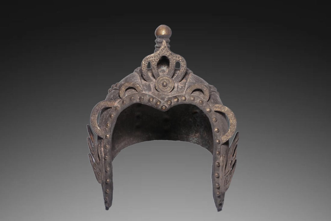 An Exquisite Gilt Bronze Helmet: An Exquisite Gilt Bronze Helmet,Han Dynasty, China,Size:8.7inx8.7inx8.3in,Weight:1516g 铜鎏金头盔,中国汉代