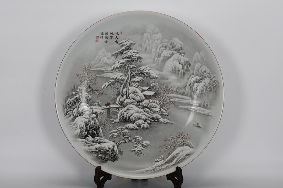 An Exquisite Enamel Landscape Pattern Plate: An Exquisite Enamel Landscape Pattern Plate,Qing Dynasty, China,Yongzheng Four-character Mark,Size:3.7inx20inx11.8in 珐琅彩山水纹盘,中国清&#
