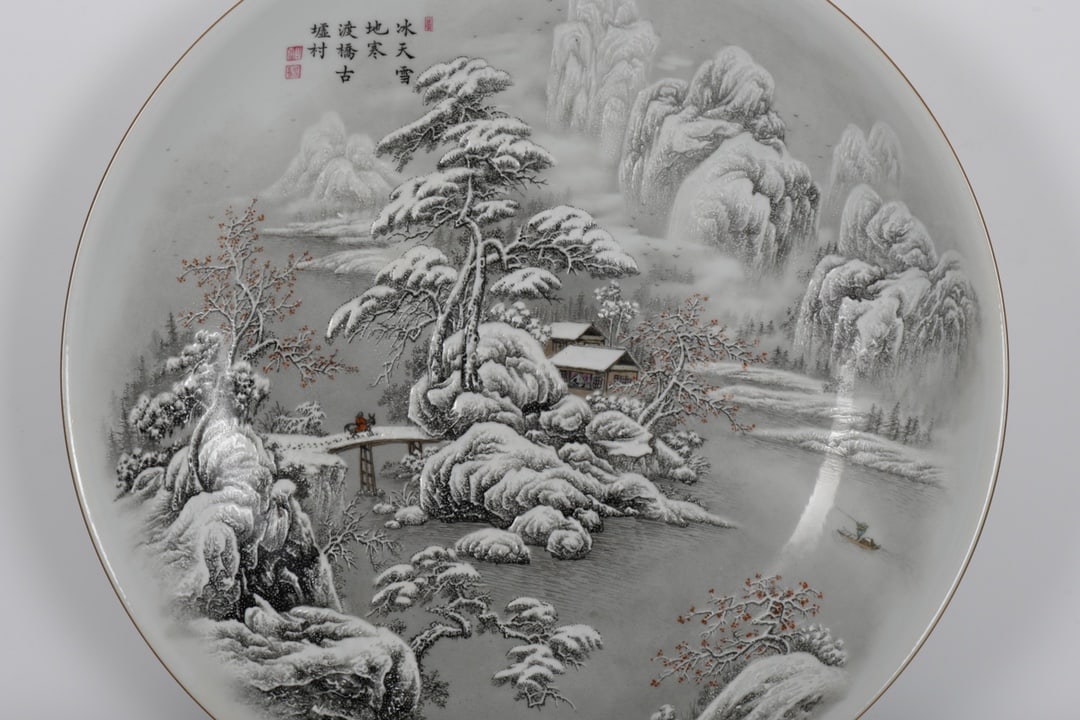 An Exquisite Enamel Landscape Pattern Plate - 2