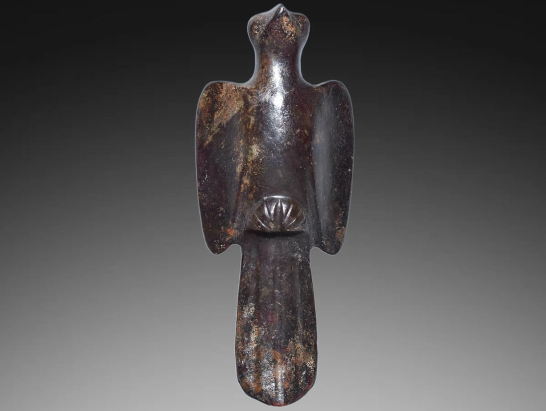 An Exquisite Hemoyu Jade Bird: An Exquisite Hemoyu Jade Bird,Ancient Time,China,Size:6.3inx2.6in,Weight:240g 河磨玉鸟,远古时期