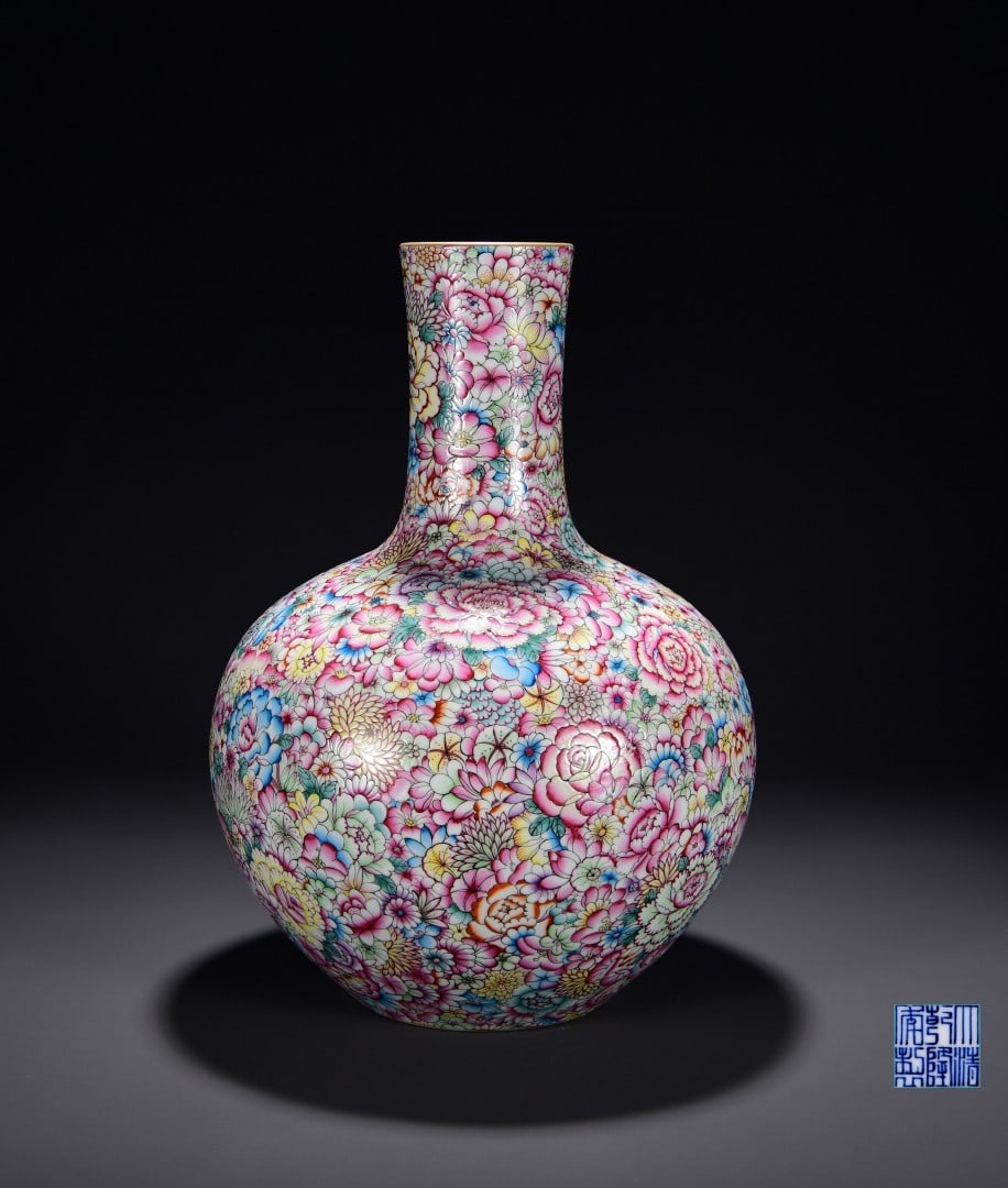 An Exquisite Enamel Flower Pattern Vase: An Exquisite Enamel Flower Pattern Vase,Qing Dynasty, China,Qianlong Six-character Mark,Size:20.9inx13.8in