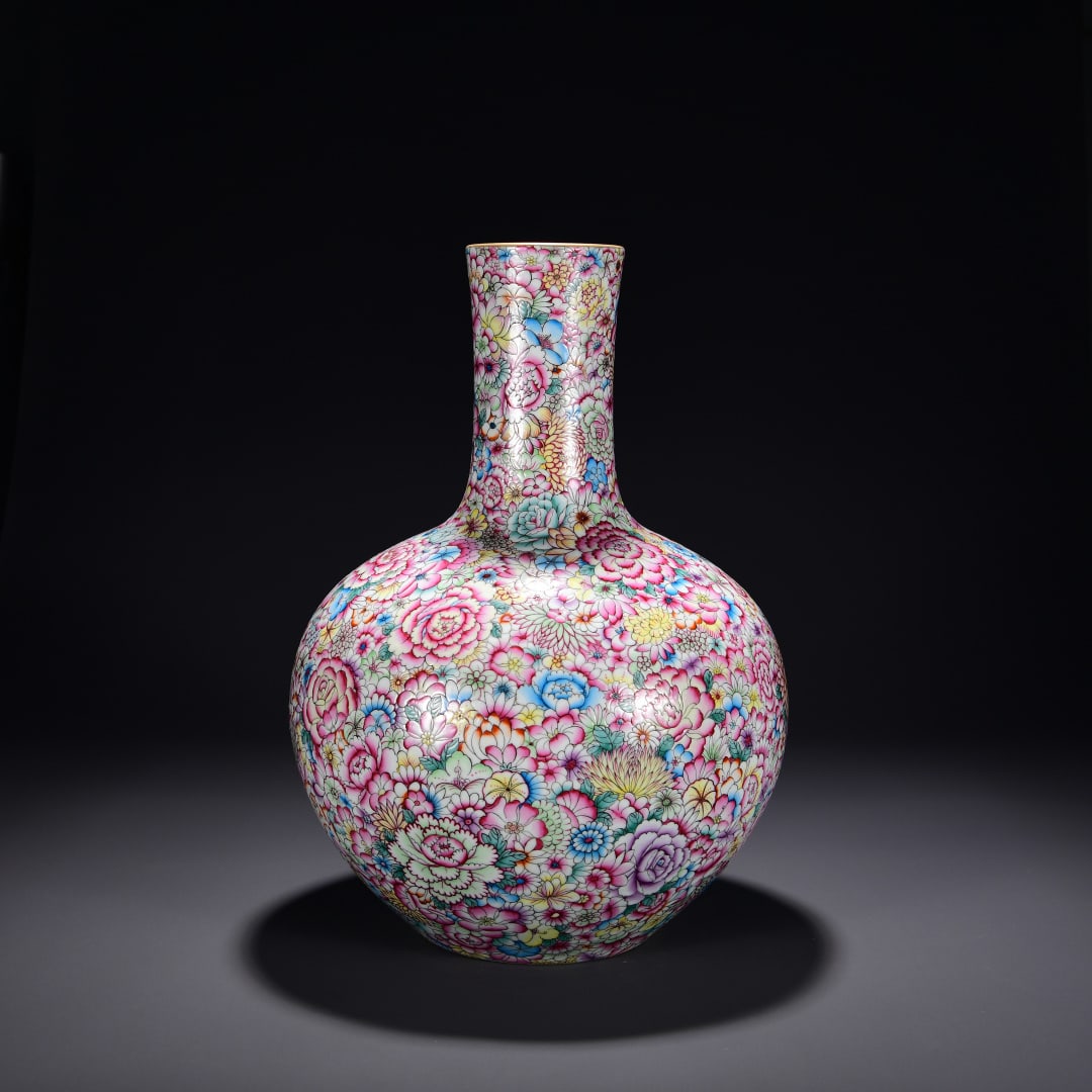 An Exquisite Enamel Flower Pattern Vase - 2
