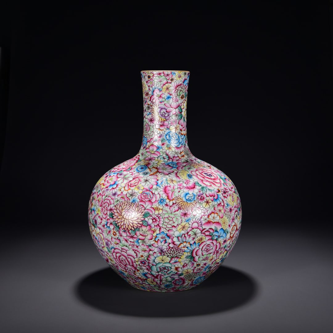 An Exquisite Enamel Flower Pattern Vase - 3