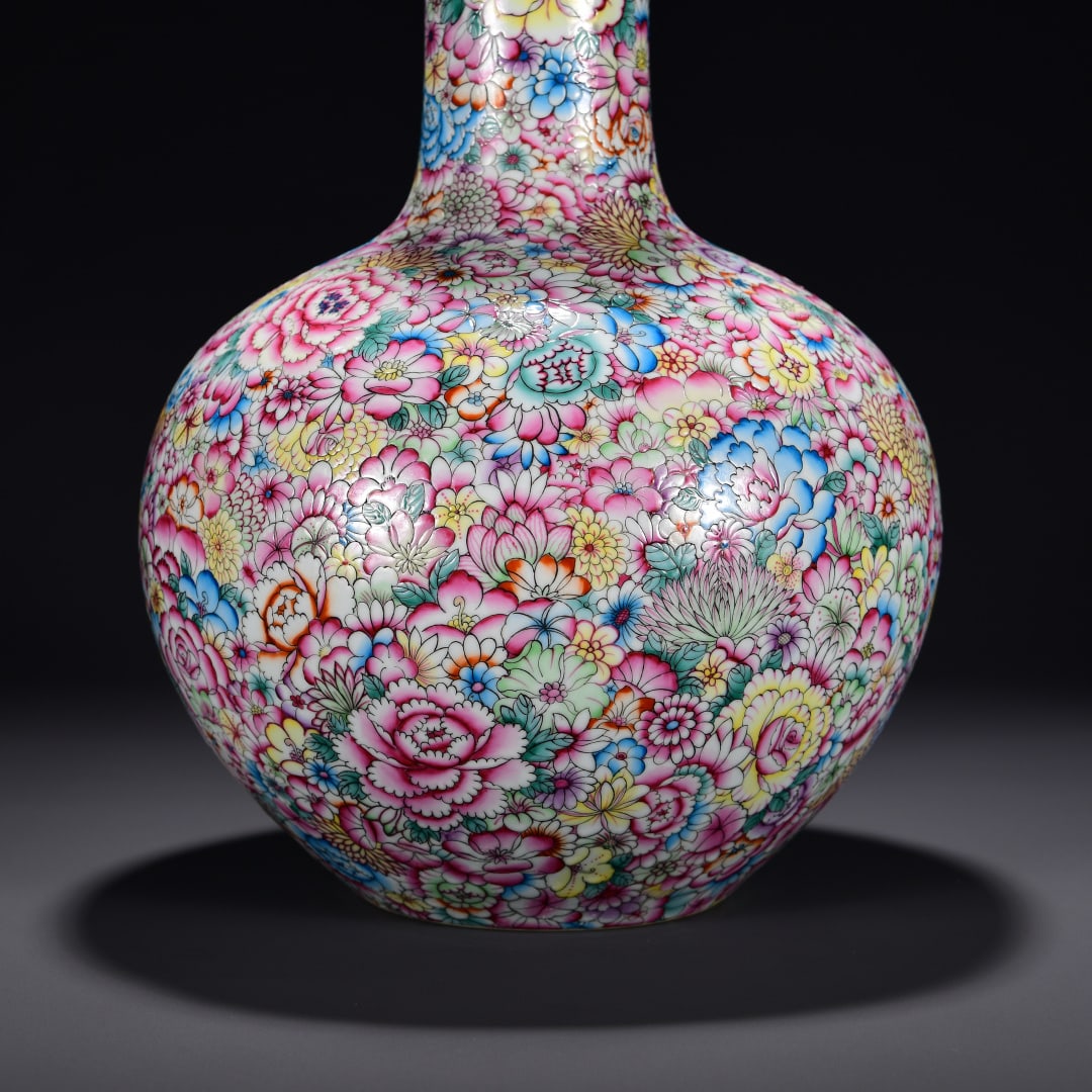 An Exquisite Enamel Flower Pattern Vase - 6