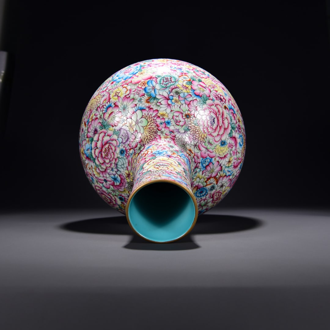 An Exquisite Enamel Flower Pattern Vase - 8