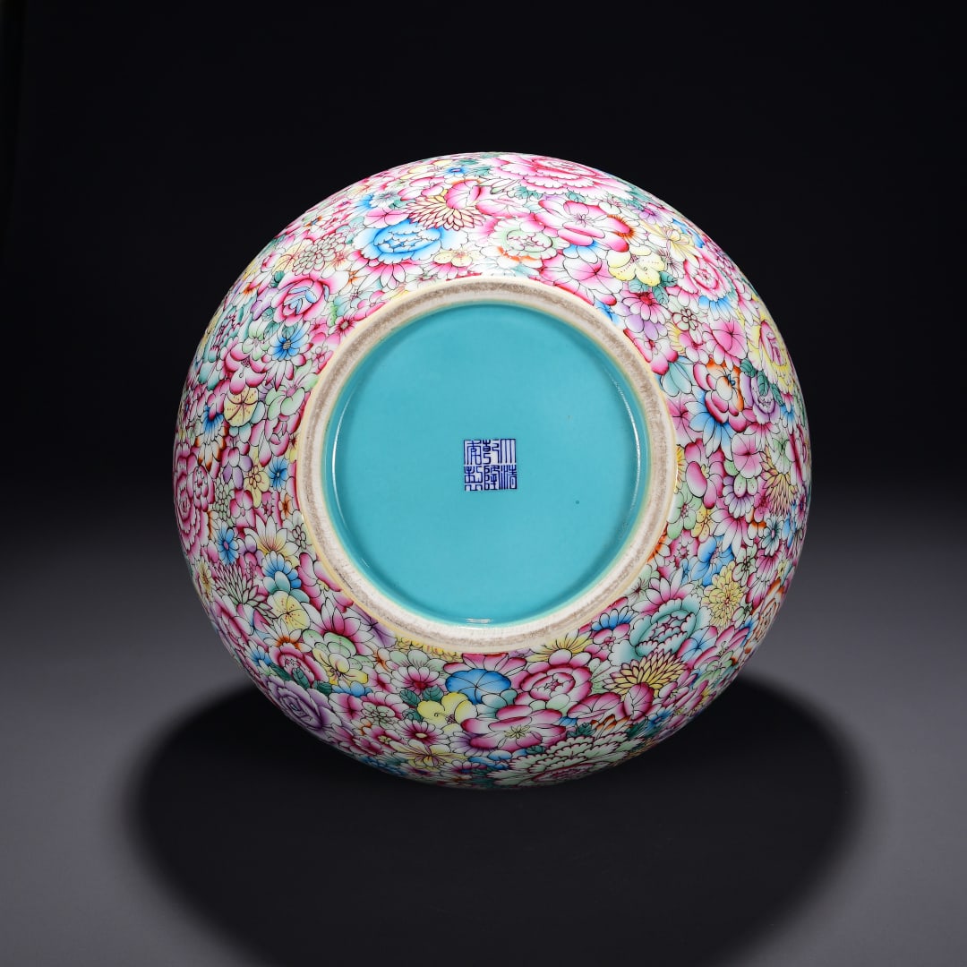 An Exquisite Enamel Flower Pattern Vase - 9