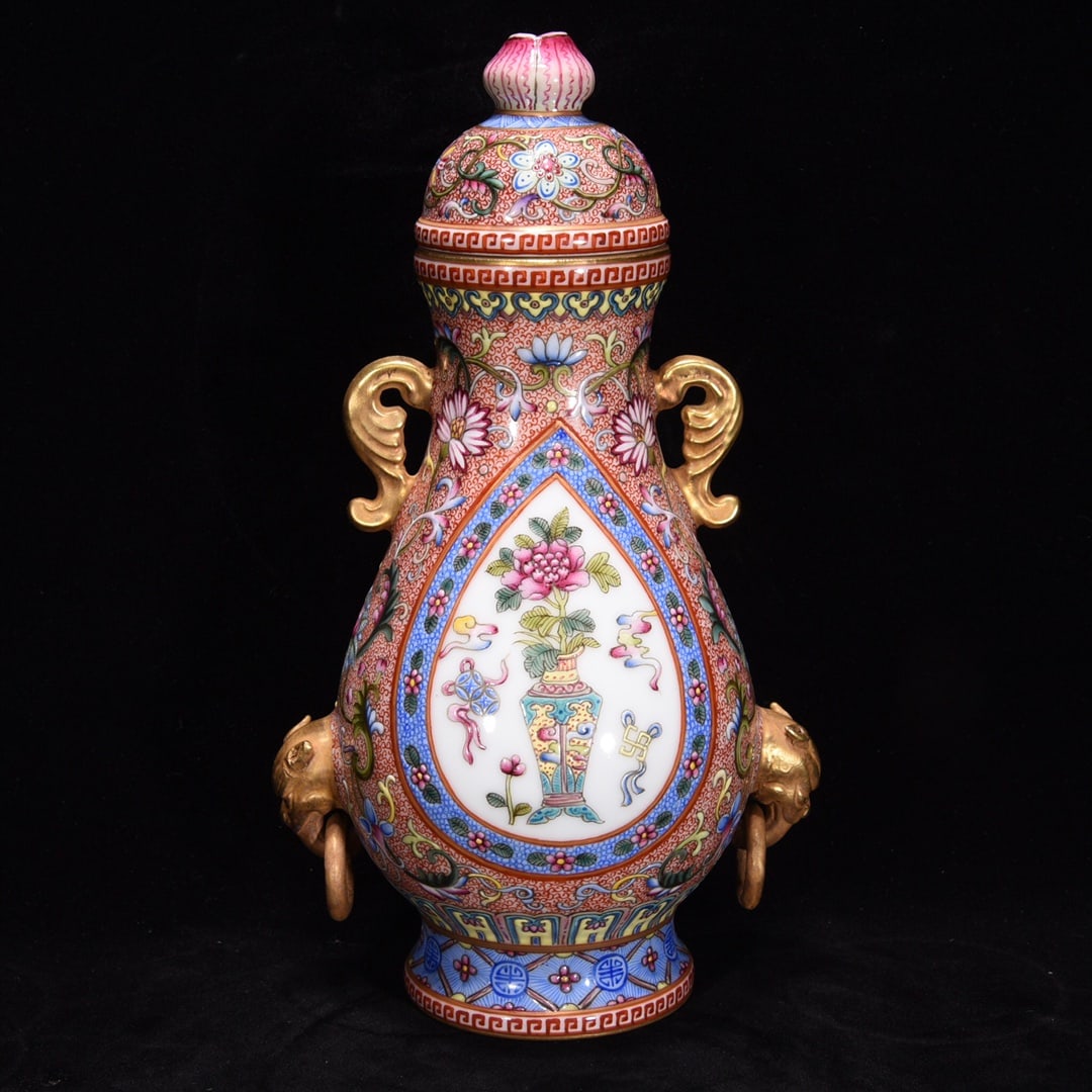 An Exquisite Famille-Rose Painted Gold Flower Pattern Double-Ears Vase: An Exquisite Famille-Rose Painted Gold Flower Pattern Double-Ears Vase,Qing Dynasty, China,Yongzheng Four-character Mark,Size:9.1inx5.1in 粉彩描金花卉纹ࡡ