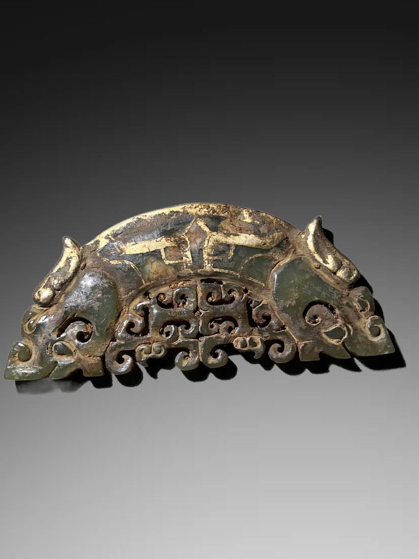 An Exquisite Hotan Jade Gilt Dragon Pendant: An Exquisite Hotan Jade Gilt Dragon Pendant,Han Dynasty, China,Size:3.7inx1.7inx0.2in 和田玉鎏金龙玉璜,中国汉代