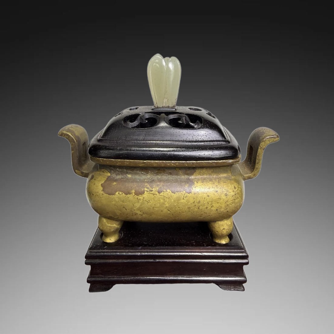 An Exquisite Coppery Double Ears Censer: An Exquisite Coppery Double Ears Censer,Ming Dynasty, China,Xuande Six-character Mark,Size:2.6inx2inx1.8in ,Weight:238g