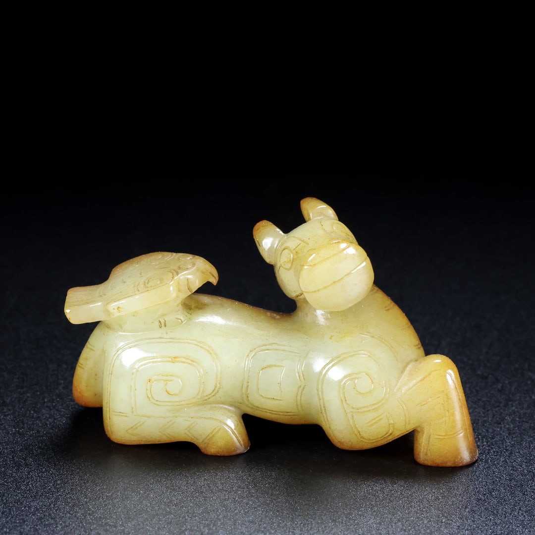 An Exquisite Hotan Jade Animal Ornament: An Exquisite Hotan Jade Animal Ornament,Han Dynasty, China,Size:3.5inx1.2inx2.8in,Weight:135g 和田玉兽摆件,中国汉代