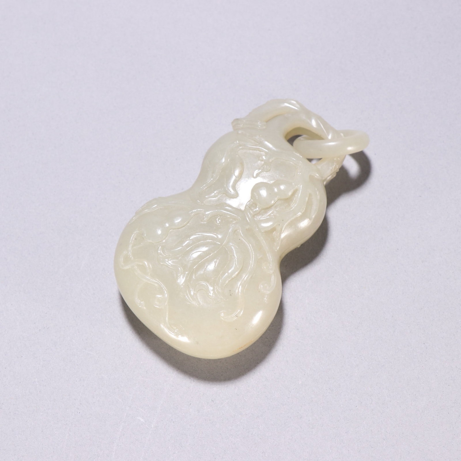 An Exquisite Hotan Jade Gourd Box: An Exquisite Hotan Jade Gourd Box, Qing Dynasty, China,Size:4inx2.4in ,Weight:161.6g 和田玉葫芦盒, 中国清代