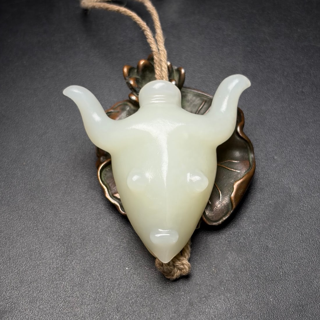 An Exquisite Hotan White Jade Bull Head Jade Pendant: An Exquisite Hotan White Jade Bull Head Jade Pendant,Qing Dynasty, China,Size:2.1inx2.1inx0.7in,Weight:45g 和田白玉牛头佩,中国清代