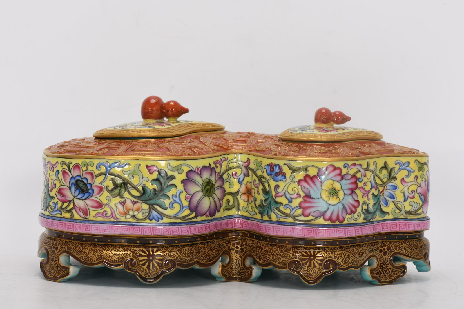 An Exquisite Enamel Painted Gold Gourd Box: An Exquisite Enamel Painted Gold Gourd Box,Qing Dynasty, China,Qianlong Six-character Mark,Size:3.5inx3inx7.5inx7.8in 珐琅彩描金葫芦盒,中国&