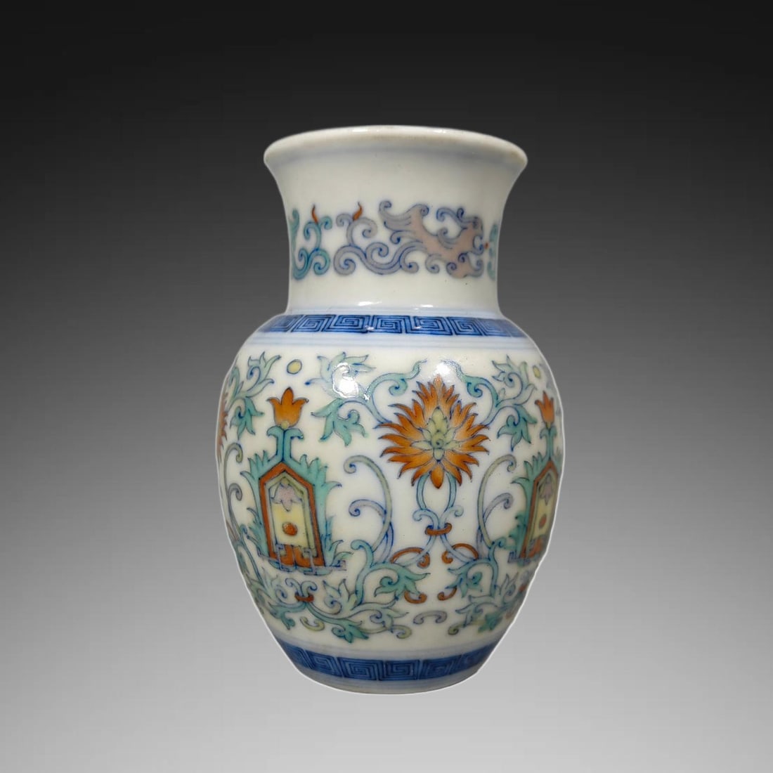 An Exquisite Doucai Lotus Pattern Vase: An Exquisite Doucai Lotus Pattern Vase,Qing Dynasty, China,Qianlong Six-character Mark,Size:3.5inx2.5in 斗彩缠枝莲纹瓶,中国清代,ߙ