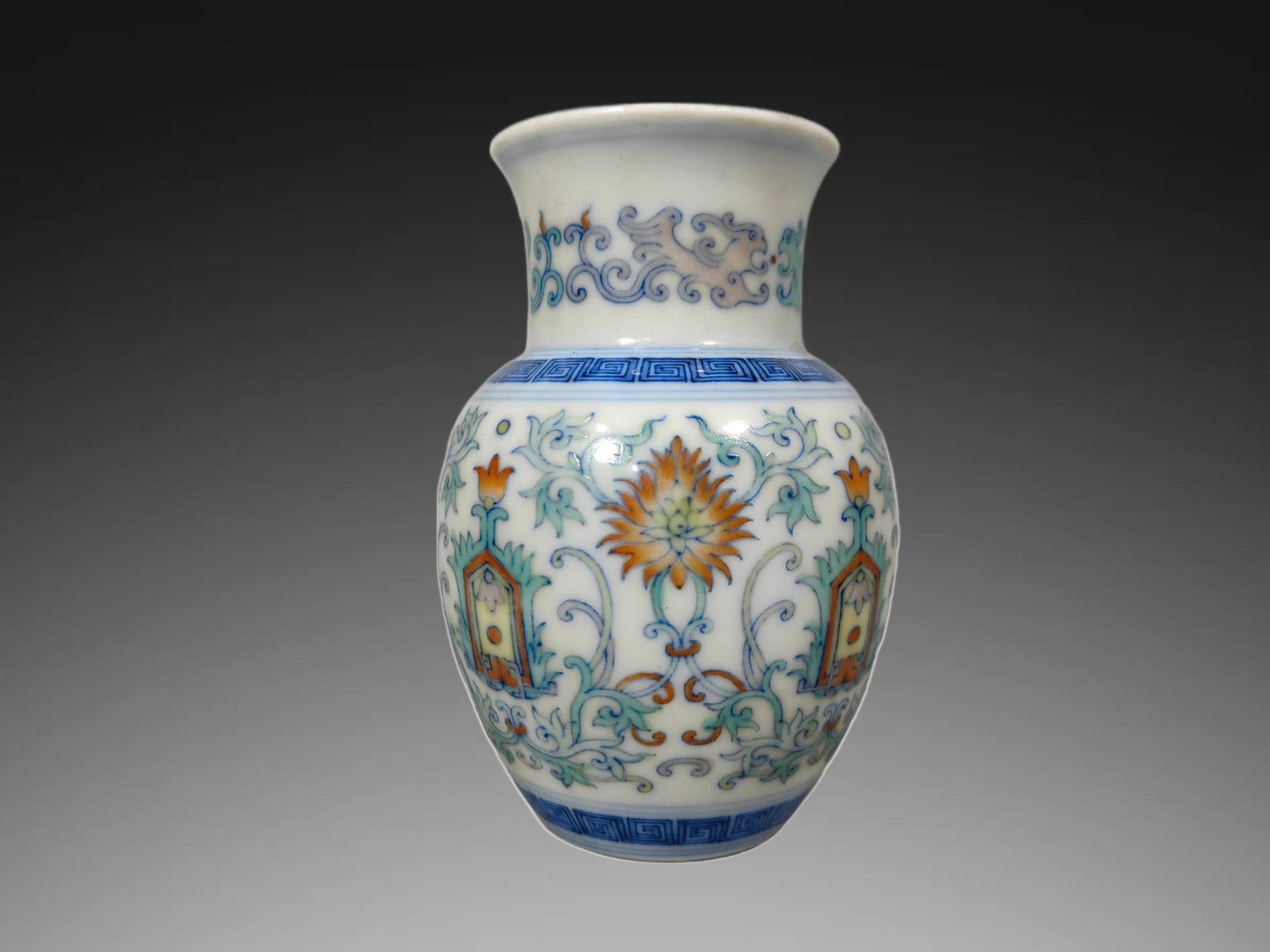 An Exquisite Doucai Lotus Pattern Vase - 4