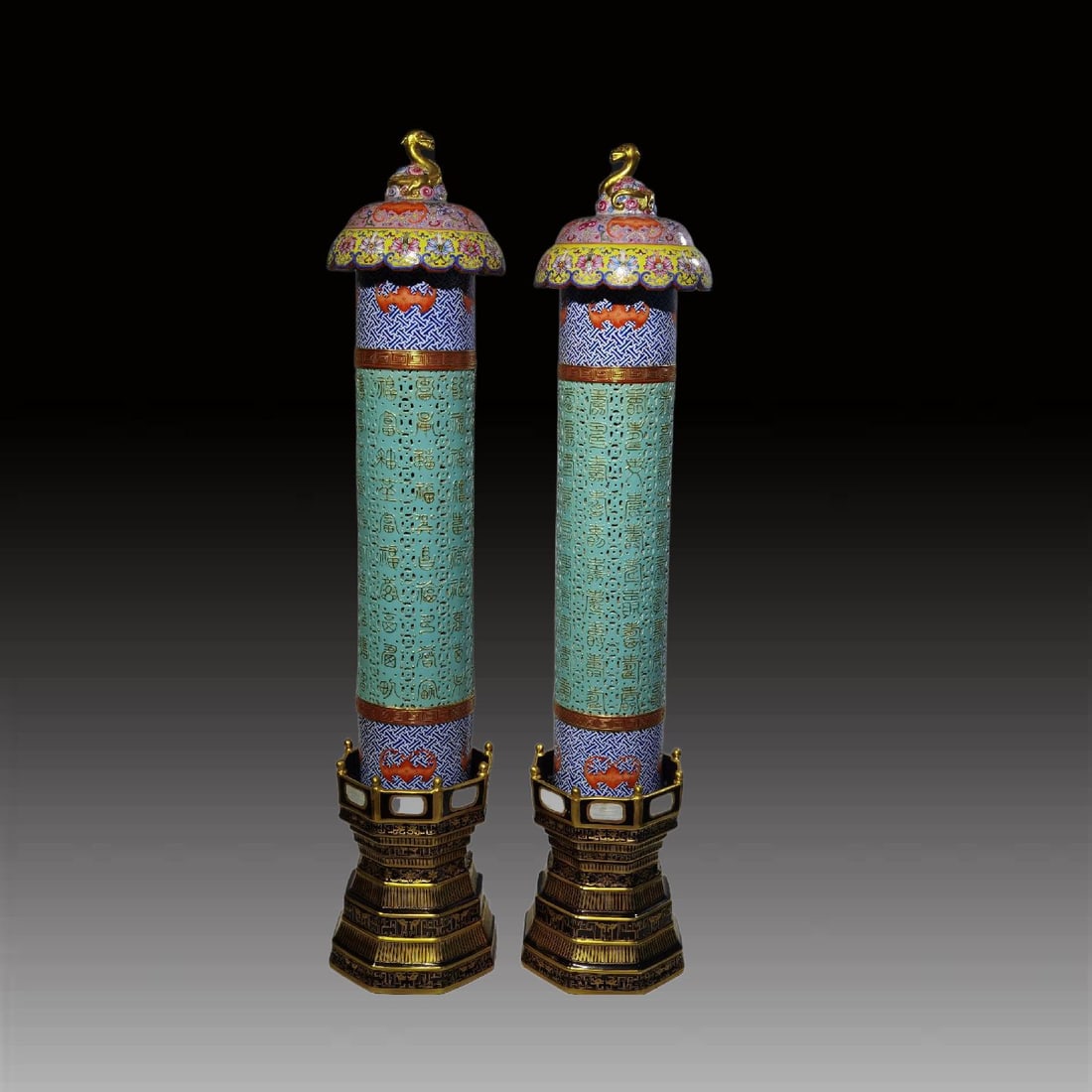 A pair of Exquisite Famille-Rose Painted Gold Turquoise-Glazed Tiger Knob Censer: A pair of Exquisite Famille-Rose Painted Gold Turquoise-Glazed Tiger Knob Censer,Qing Dynasty, China,Qianlong Four-character Mark,Size:35.4inx4.8inx7.4in 一对粉彩描ດ