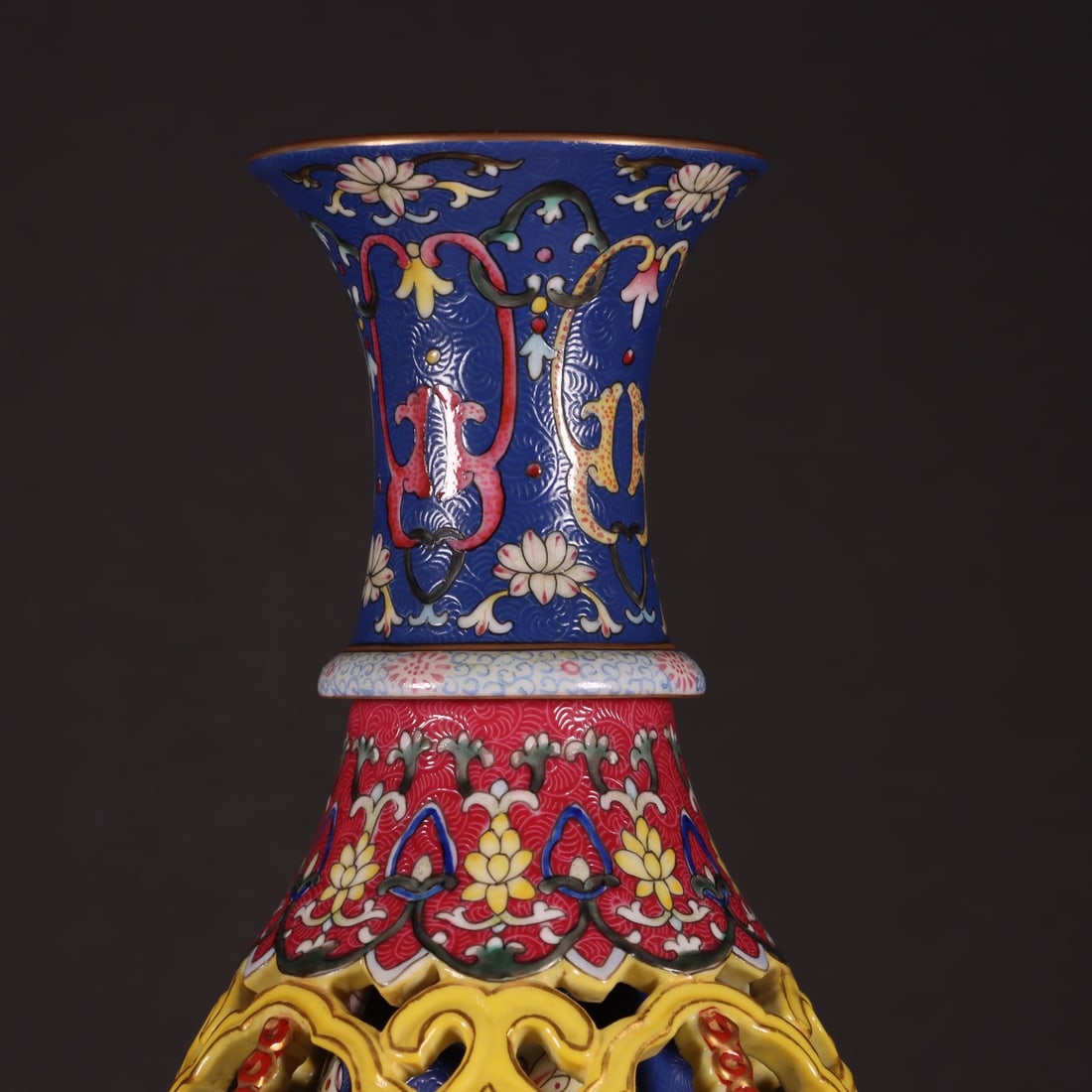 An Exquisite Enamel Painted Gold Lotus Pattern Vase - 2