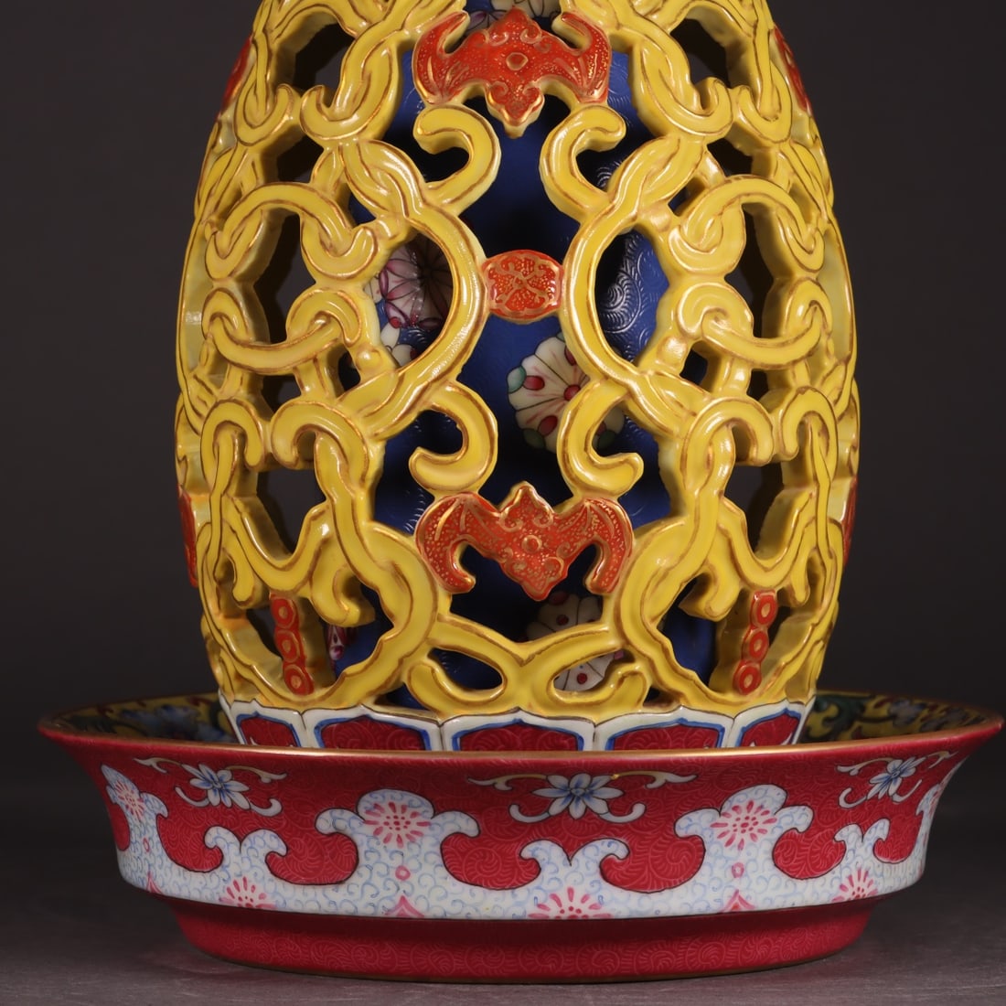An Exquisite Enamel Painted Gold Lotus Pattern Vase - 4