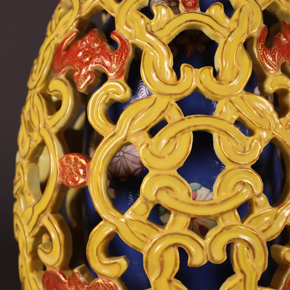 An Exquisite Enamel Painted Gold Lotus Pattern Vase - 6